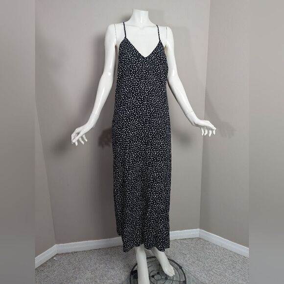 Old Navy Dresses & Skirts - Old Navy Black and white spot print cross back summer dress L